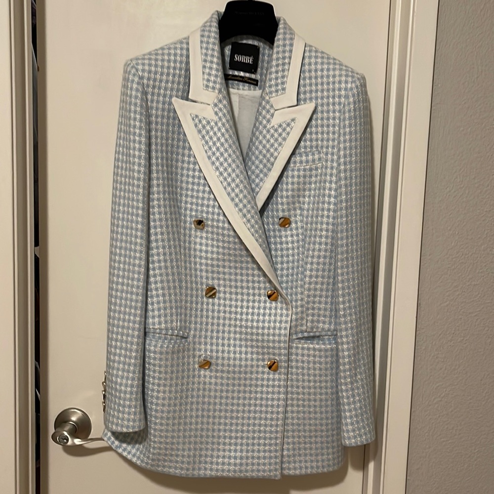 Tweed jacket size M/L in a good condition, exclusive jacket brand from Turkey.